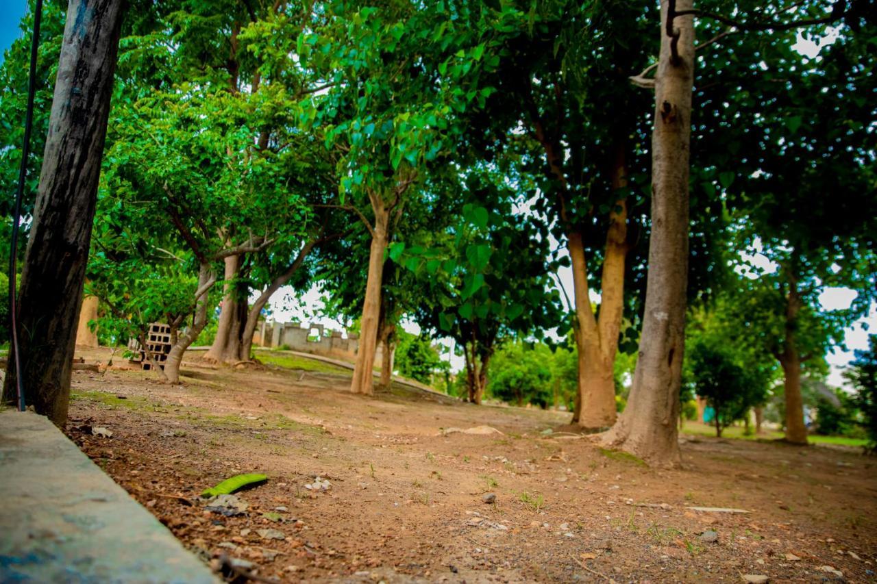 Sanctuary Aparthotel-Ac-Garden- Solar-Wi-Fi -Firepit-Park-Carport ลุซากา ภายนอก รูปภาพ