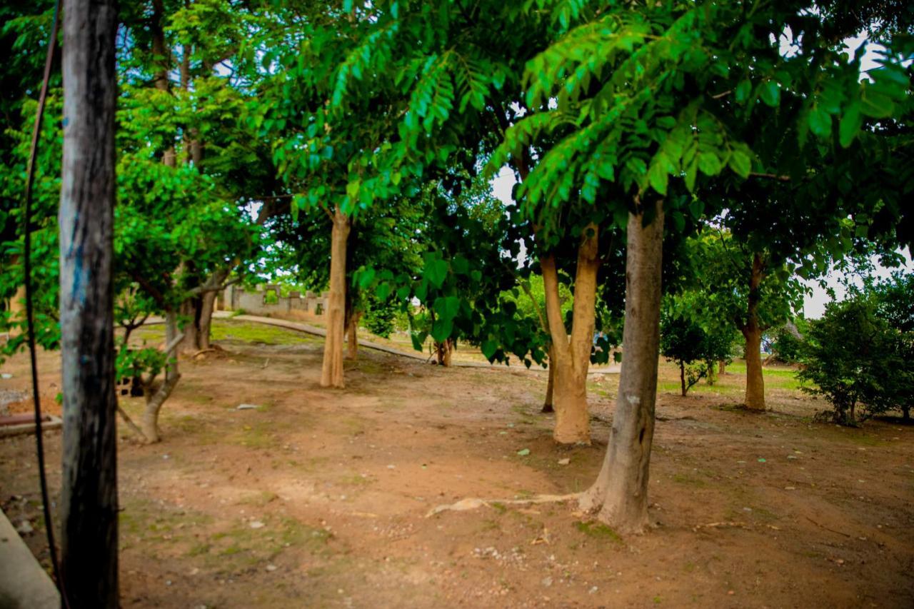 Sanctuary Aparthotel-Ac-Garden- Solar-Wi-Fi -Firepit-Park-Carport ลุซากา ภายนอก รูปภาพ