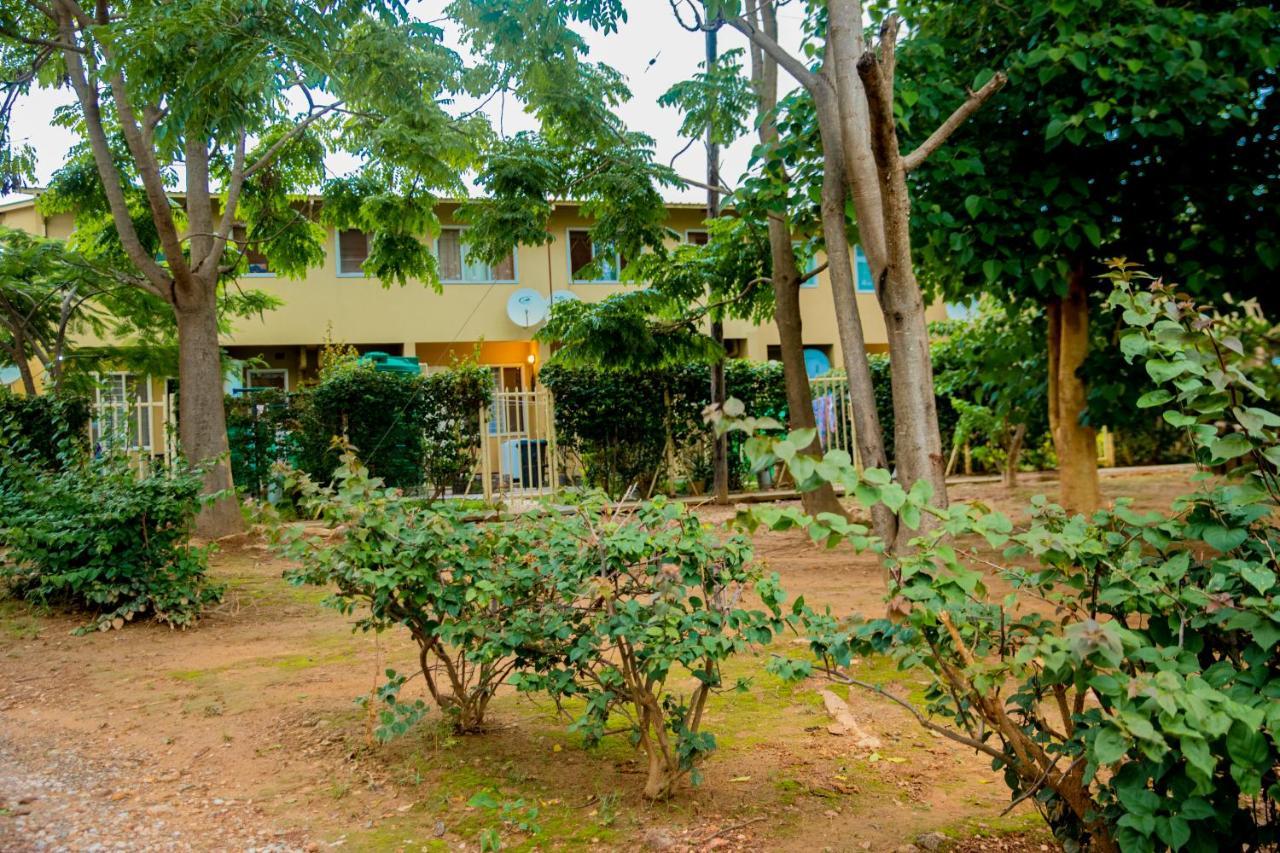 Sanctuary Aparthotel-Ac-Garden- Solar-Wi-Fi -Firepit-Park-Carport ลุซากา ภายนอก รูปภาพ